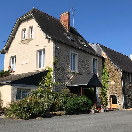 Le Manoir De La Vieille Douve Bed & Breakfast Bourg-d'Ire Екстериор снимка