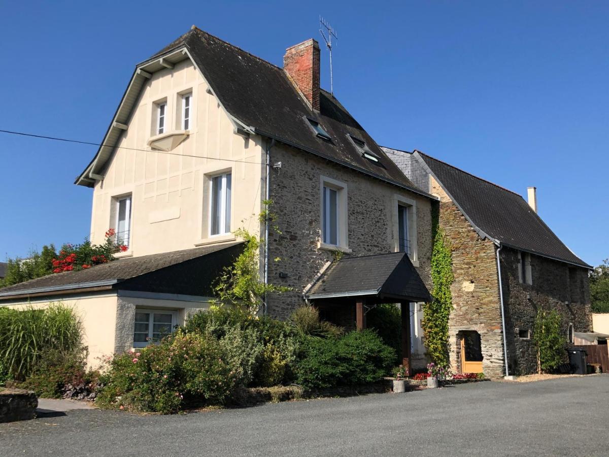 Le Manoir De La Vieille Douve Bed & Breakfast Bourg-d'Ire Екстериор снимка