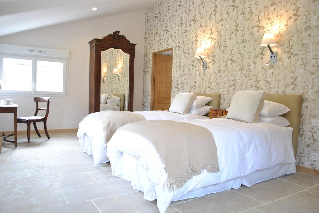 Le Manoir De La Vieille Douve Bed & Breakfast Bourg-d'Ire Стая снимка