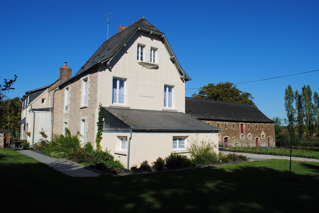 Le Manoir De La Vieille Douve Bed & Breakfast Bourg-d'Ire Екстериор снимка